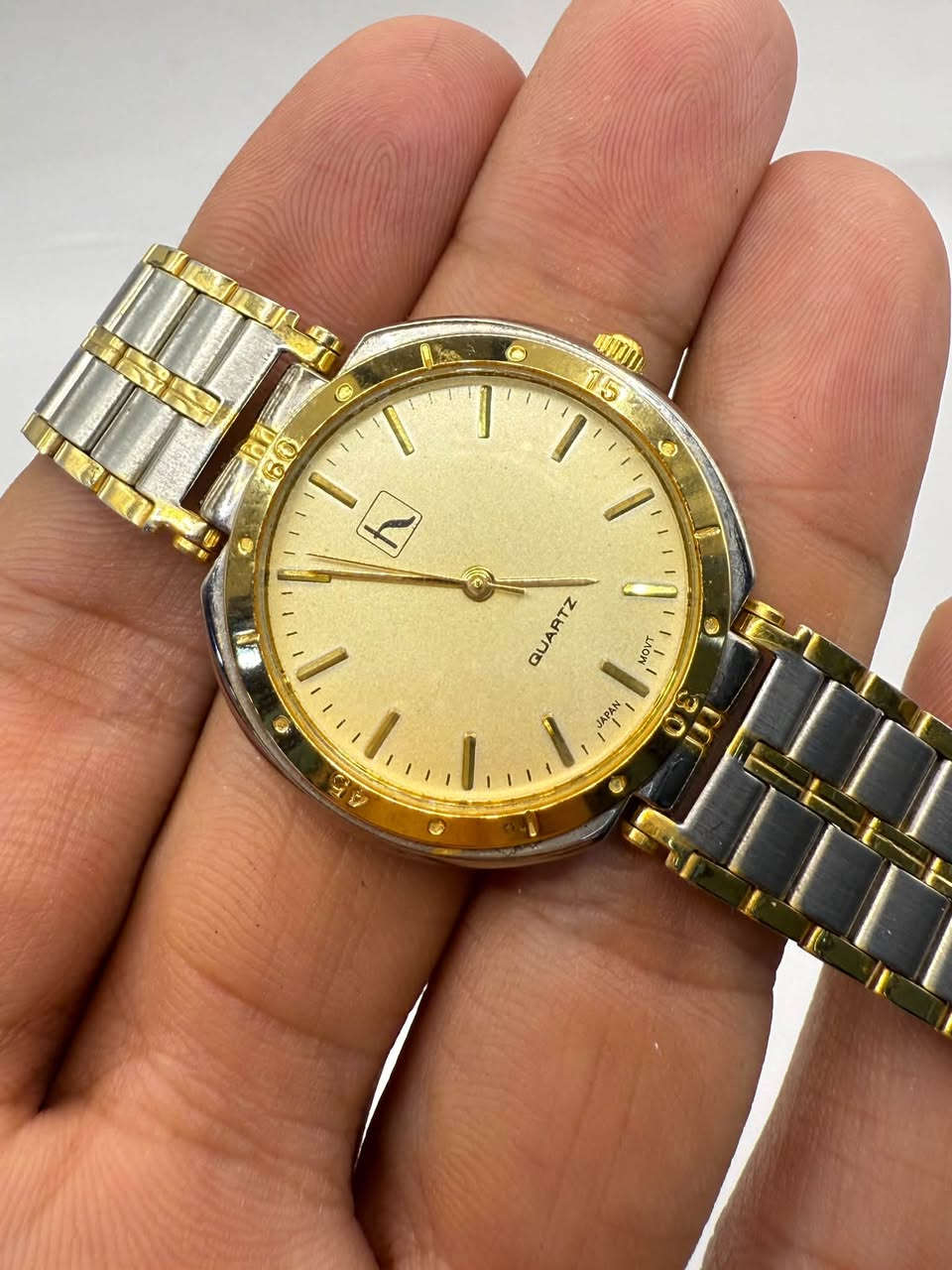 قطعه يابانيه
كوارتز 
قطر 35 
السعر 35 الف
