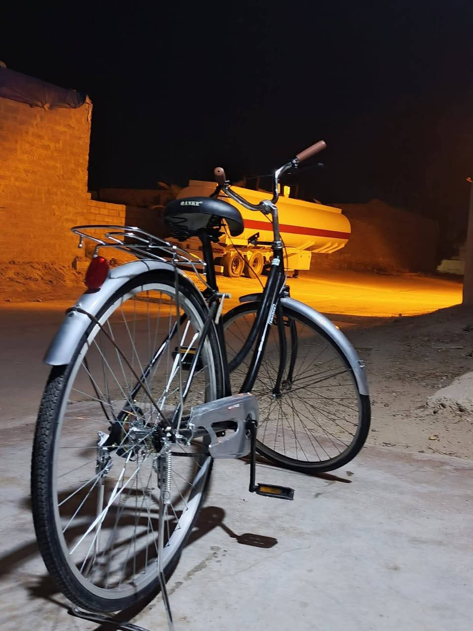 سلام عليكم بايسكل للبيع الحجم 27 جديد نضافه فولل شركة سانتوس مكان كوكجلي السعر 90 او بي مجال ال طيبين رقم الهاتف واتساب ***********

