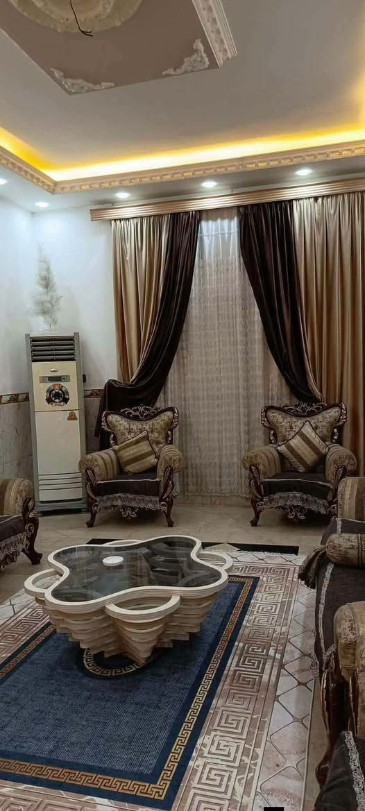 السلام عليكم
بيت طابو زراعي سند 25 للبيع المساحه 220متر يحتوي 

على غرفتين نوم وصاله وأستقبال ومطبخ وصحيات 

داخليه وخارجيه ومنور خلف البيت ومنور بجانب البيت 

العنوان طويريج خلف أبو هاشم منطقة الهنداوي 

البيت جديد   للأستفسار 

***********

***********   تابع الصفحه ليصلك كل ما هوه جديد

