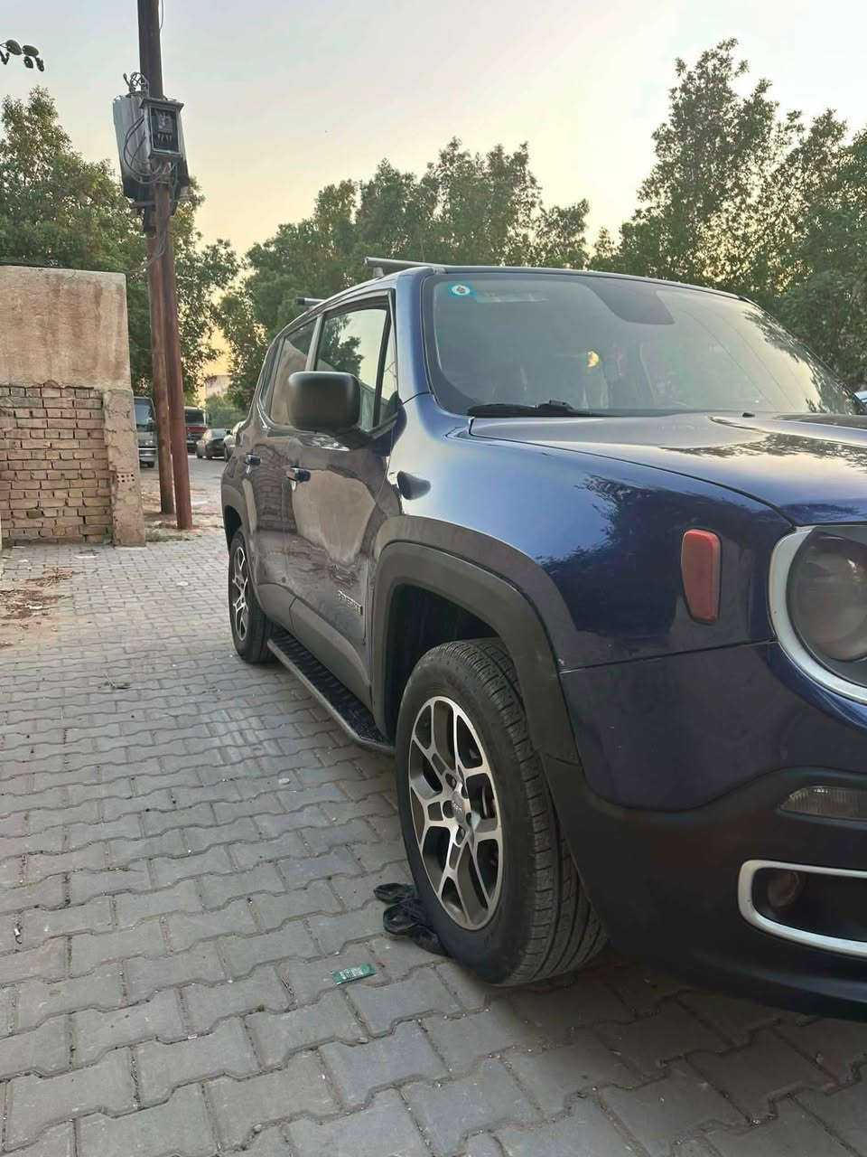 السلام عليكم
عندي جيب رنيكيد  للبيع او مراوس
رقم بغداد  دولي. ازرق اللون موديل ٢٠١٧ محرك ٤سلندر ٢٤٠٠ المرغوب  ، السيارة كاملة من كل النواحي محرك وكير وصدر وتبريد وتدفئة  وكهربائياتها والحدادية كلها 
السيارة نظيفة
ماشية ١٠٢ الف كيلو متر 
ضررها دعامية الامامية كلين 
السعر ١١٧ ورقة وبيها مجال 
مكان السيارة بغداد الشعب
للاستفسار اكثر الاتصال على الرقم ***********
