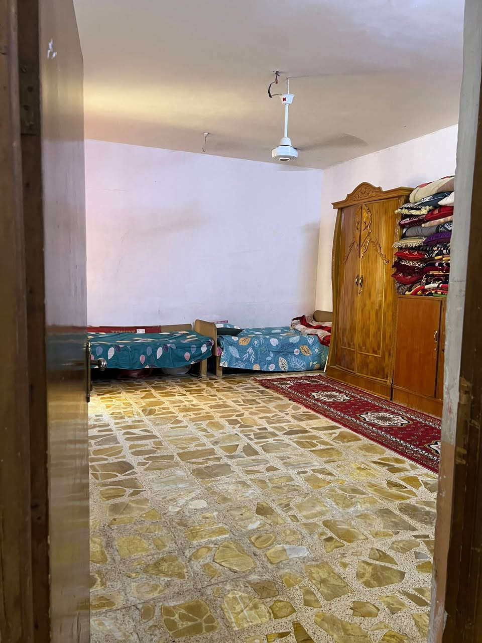 السلام عليكم بيت 250متر طابقين بعلوة الفحل شارع القاعه ***********
