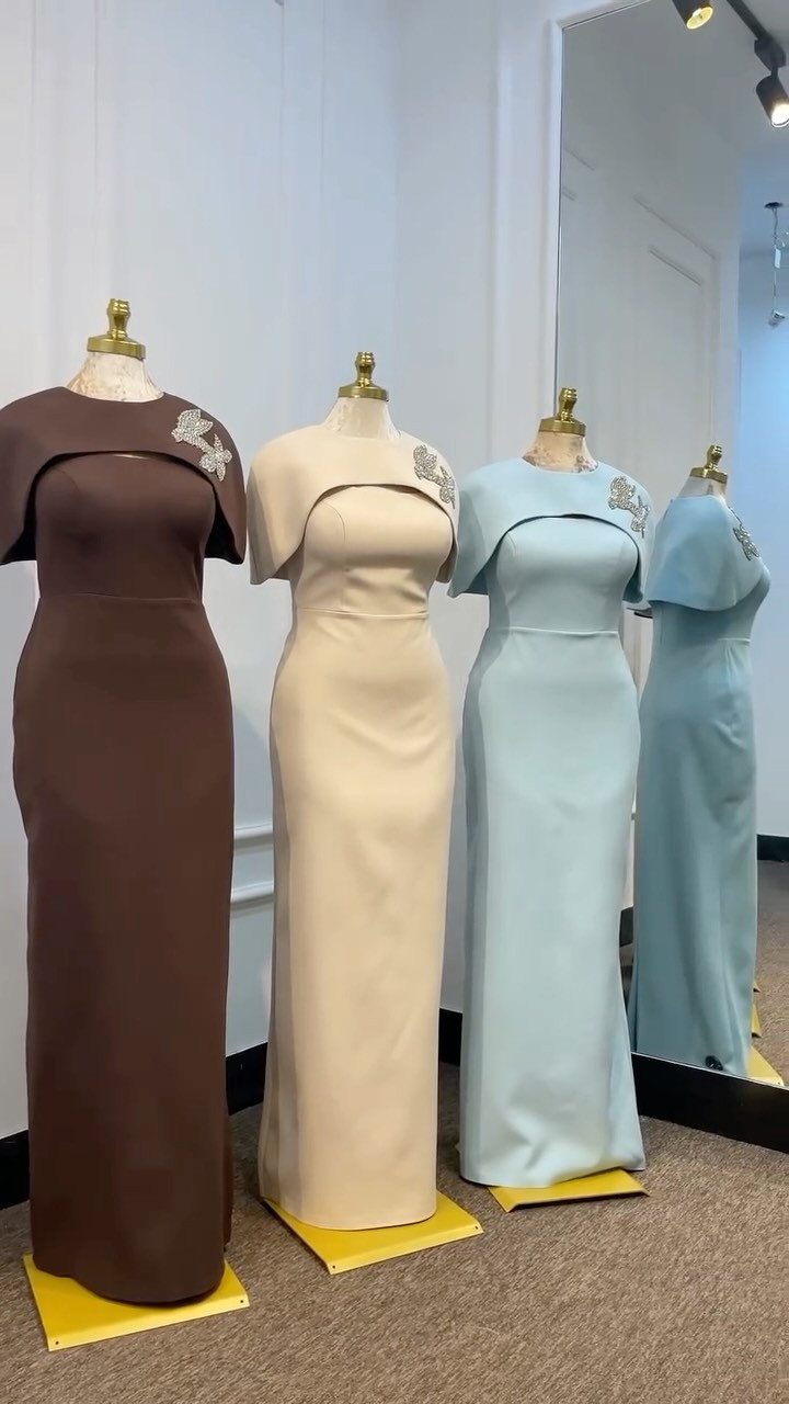 ✨ دار وأزياء المصمم أحمد الحسني ✨
سعر 250.000

أرقى تصاميم الفساتين وبدلات الأعراس بإطلالة ملكية تليق بذوقكِ ✨
تشكيلة مميزة من أحدث الموديلات ، وجودة عالية 🤍

دلّلي نفسك بإطلالة تخطف الأنظار في أهم مناسباتك 👑
الأناقة تبدأ من اختيارك… واختيارك يبدأ من عدنا

📍 العنوان:
النجف الأشرف - شارع كلية التربية - قرب أسواق وجه الشمس - مقابل أسواق الحرمين - قرب مثلجات الدامرجي
