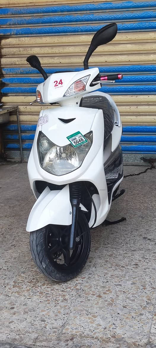 عليكم.... مكلف بلنشر
دراجه سكنس فحل كابريتر 🛵 للبيع
دراجه سلف وهندر كلة شغال  شلعه معدل كهربائيات كلهه شغاله جديدة بلادية أي نقص مابيهه جيب فيتر وتعال افحص
العنوان بغداد مدينه الصدر قرب مطعم ليمونه الاستفسار الاتصال على الرقم ***********
