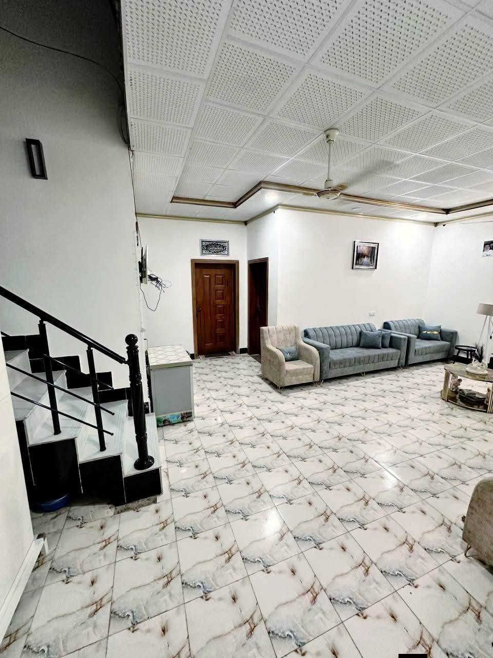 #فرصة_مميزة_بسعر_مناسب

🏡 بيت للبيع – في منطقة حي موسى الكاظم ( ع )

📍 الموقع: قرب  محطة الكهرباء الثانية 

📐 المساحة: 228 م². ركن

🔹 الطابق الأرضي:
• براني
• غرفة نوم
• صالة
• مطبخ
• صحيات داخلية وخارجية
• كراج

🔹 الطابق الثاني:
• 4 غرف نوم
• صالة
• صحيات عدد 2

🏗️ البيت مشتغل بيه حفر وحدل، والأساس شريطي 50×50.

🔄 يرهم  مراوس بقطعة أرض في الجربوعية الـ6000 أو منطقة الـ36، مع دفع الفرق حسب الاتفاق.

📸 💰💰لمعرفة السعر  اكتب تم في التعليقات او اتصل ع ارقام المكتب

عنوان المكتب:
الجربوعية ال6000 – شارع حيدر الحداد – مقابل مدارس العتبة.
 
 للتواصل على الأرقام:

📞 ***********
📞 ***********
