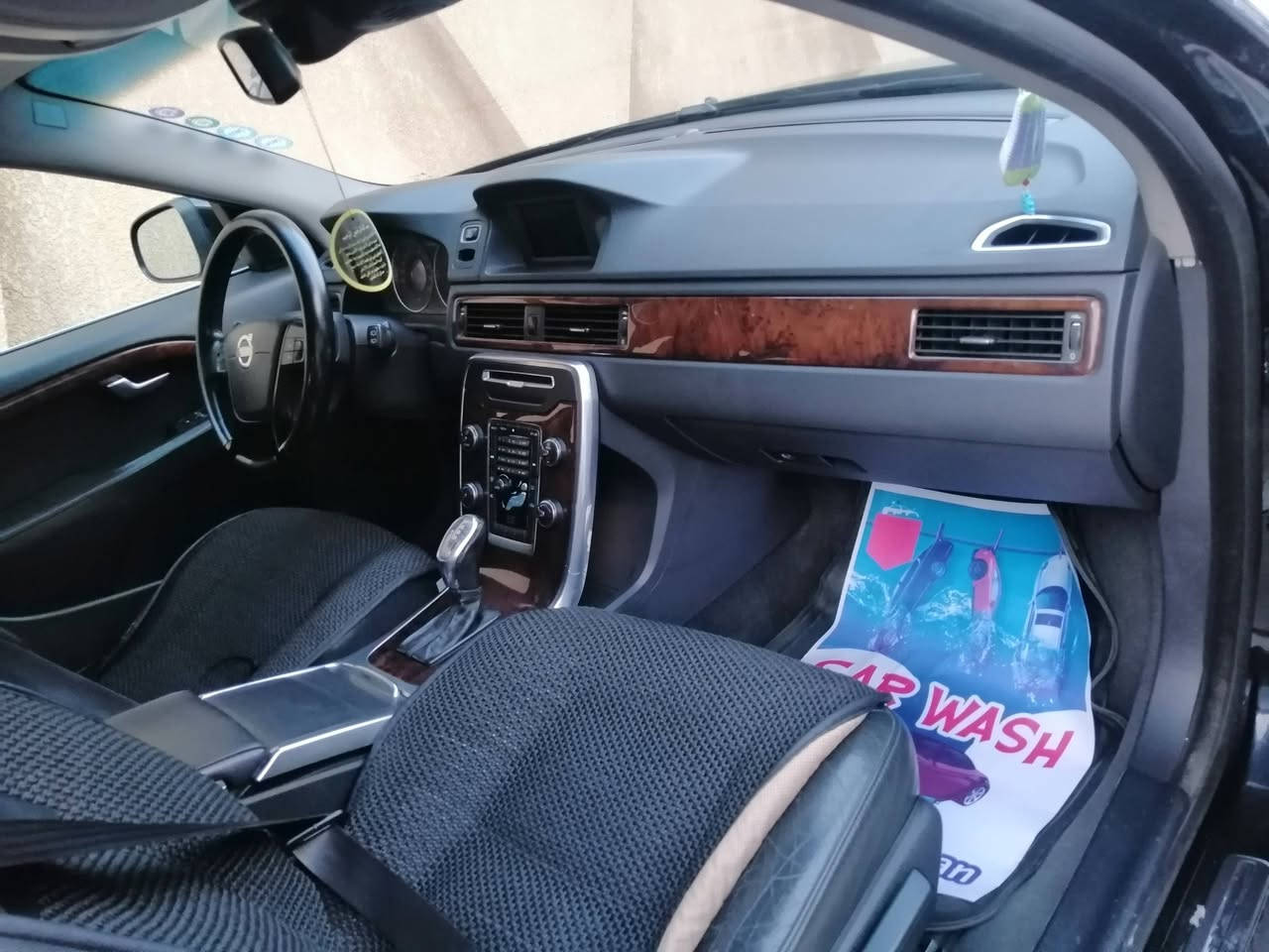 سلام عليكم عندي سياره فالفو ٢٠١٣ ستيشن موديل موديل V70 محرك ٤ بستم حجم ٢٠٠٠ تيربو رقم سليمانيه تبريد فول حساسات بصمه سنويه بسمي للبيع سريع وهذا رقمي ***********فاروق وسعره مناسب
