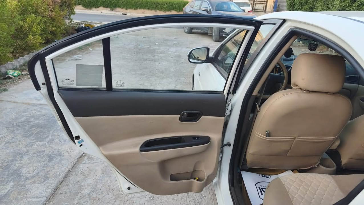 السلام عليكم 
اكسنت ٢٠١١ خليجي مكينة ١٦٠٠ 
مكينة جديدة شديتها 
السيارة استعمال بيت ونظيفة 
ماشية ١٨٠ الف 
غير متواجد ع الفيس 
***********
