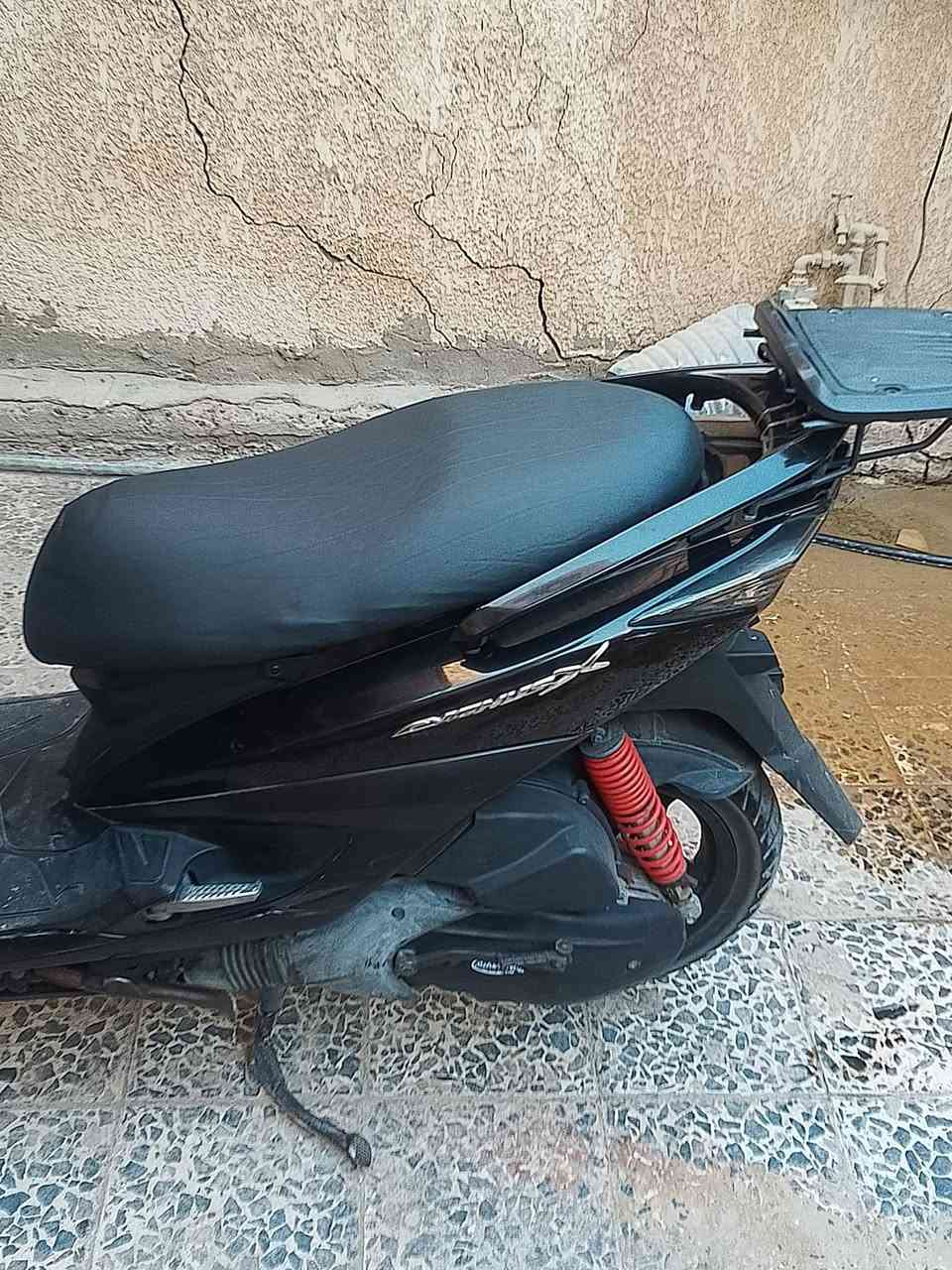سلام عليكم دراجه سكنس ام الد السعر 1200دولال بيه مجال بسيط مكاني  بغداد الكاظمية الطي***********
