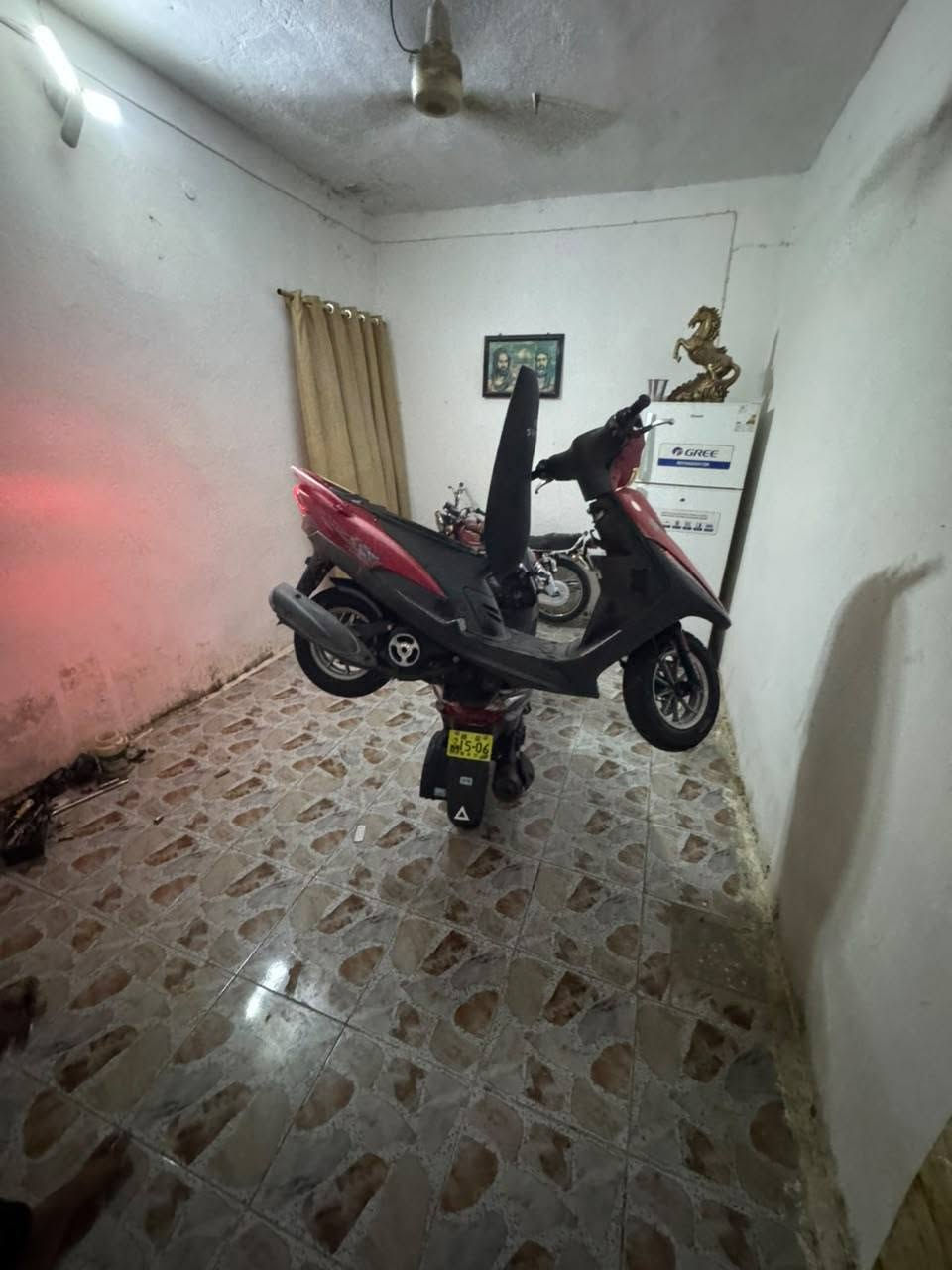 السلام عليكم ماكس عدله للبيع او مراوس حسب لقناعه كفاله عامه دراجات كله بلاد ما صار هواي من طالعه بيهه صينيه وفج برمبو ويل كب اصلي وكلجات رياضي اماامي خلفي كهرباياته كله شغاله نكره سلف مكان كوت زهراء سعر تصال عل رقم ***********

