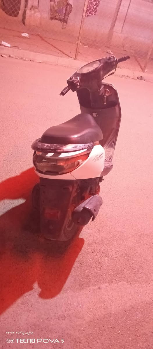 السلام عليكم 
بريز للبيع 
دراجه خير من الله مجفته جديد 
نقصها بگ لايت ولايت امامي 
العنون بغداد الكماليه 
السعر 450 وبيه مجال
***********
