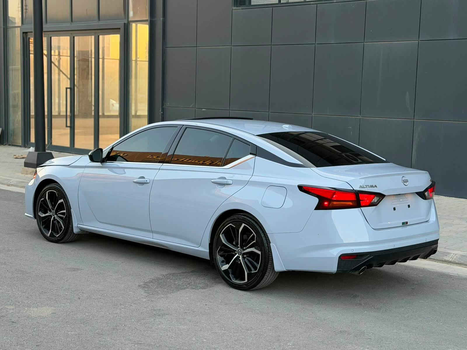 Nissan altima SR plus
فول مواصفات 
موديل 2024 
۲٦ هه زار ڕۆشتوە 
26 الف ماشيه 
تەنها چەمەلەغی لای سایق بۆیاخە 
ڕەسمی دەعم دانراوە 
ايرباك سوكان ته قيوه 
ايرباك ستيرن طاك 
فقط جاملغ السايق صبغ بدون دواخل 
صور الحادث بلمنشور 

‎رقم كاتي تترقم شمالي 
عنوان -سليمانيه 
***********
