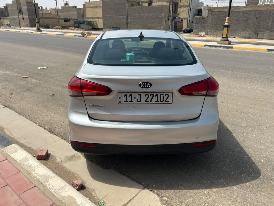 فورتي موديل 2017
محرك 2000
دوش. الحادث سطحي جدا موضح بالصور 
كير محرك تبريد مكينه كفاله عامه بلادي 
تخم تاير شواصي مكفولات بلادي 
السعر  118 وبي مجال حك جيتك 
جاهزه من كل نواحي بل عافيه للياخذها
العنوان كربلاء / بغداد  
التوصل على هذا الرقم
***********
