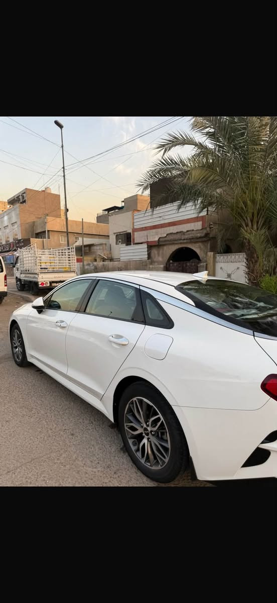 السلام عليكم 
كي 5  ابيض خليجي  2023
محرك 2000  دوش بصمة   كشنات جلد بلادي  
شاشة كبيرة  
تبريد قطعتين 
كشن سايق كهرباء 
حساس امامي خلفي 
سايد بريك دكمة 
كار بلي 
اوتو هولد 
مري شفط 
كامرة دوارة
5 انظمة قيادة 
مانع انزلاق 
Abs
ويل 17 
ليد خلفي متصل 
 السيارة فول بدون بانوراما
ماشية 106 الف  
بيها بارد شبر ونص باب السايق من الاسفل 
وبارد بنيد وبارد نصف چاملغ امامي الايمن 
گير محرك صبغ حدادية مكفولة
*********** مكانها بغداد 
سيارة رقم سليمانية باسمي
السعر : 185
