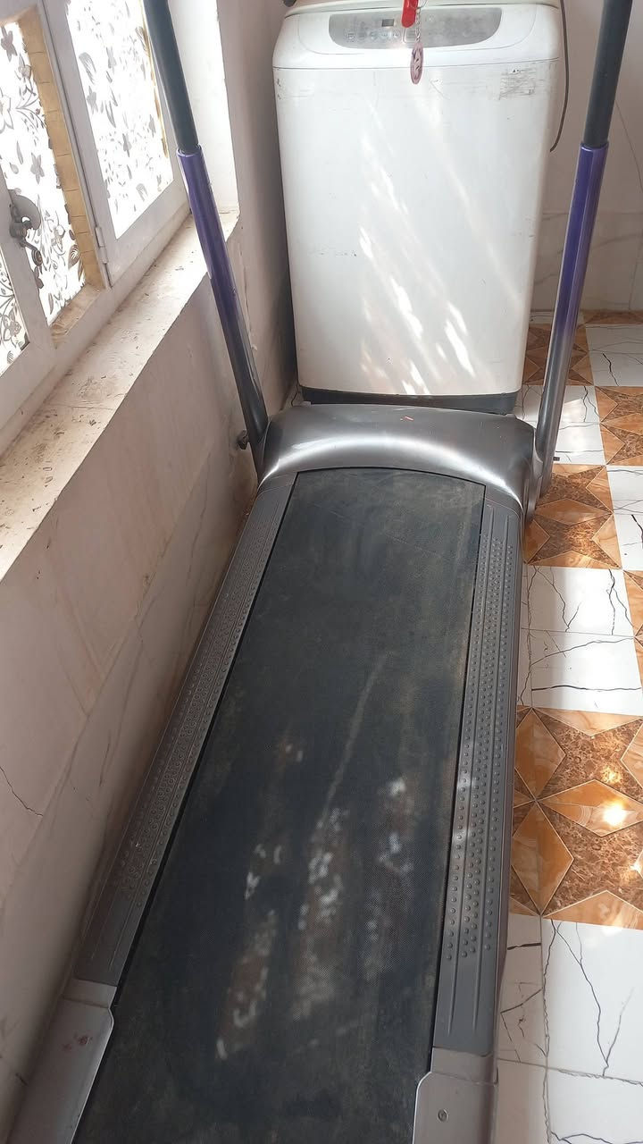 السلام عليكم جهاز جري البيع   نضيف مثل ماوضح  بل صورة  بيع مستعجل العنوان حله حي الجزائر الاستفسار عله هاذا الرقم ***********

