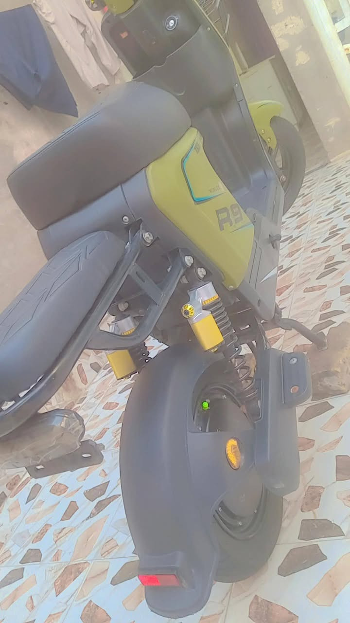 دراجه شحن R9 موديل 2025
ملف حجم 1500   تخم تايرات جدد 
دبلات غاز  نضام بارك رجوع للخلف 
اربع سرعه  تمشي 109 الحقيقي، 60
 دبل اشاره اشاره يمنه يسره 
ام بيثري متكونه من سويجات 2 
بصمه 1  وكارت 1 
الدراجه مكفوله مابيها نقص 
بطاريات ولي اصلي  
لايت زنون عالي وناصي 
السعر / 400 وبيها مجال 
الاستفسار /***********
الموقع /حله شارع 80
