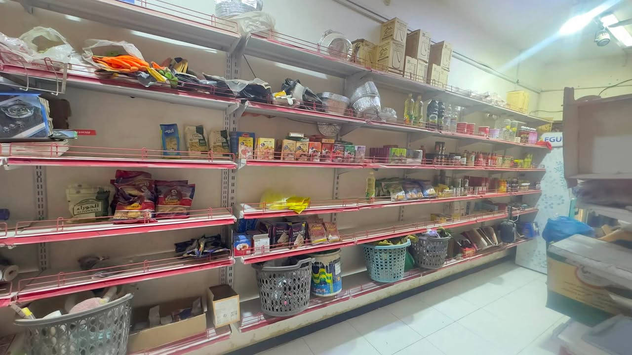 رفوف.للبيع ثقيل جسرين
درجه اولى نضيفات
125 رف الرف متر وعرضه 30 سم
 
ورف وسطي للبيع ثقيل 

عارضه جكاير ضوئيه نضيفه
عارضه افقيه  شغاله تجميد

*********** واتساب   مكان النجف
