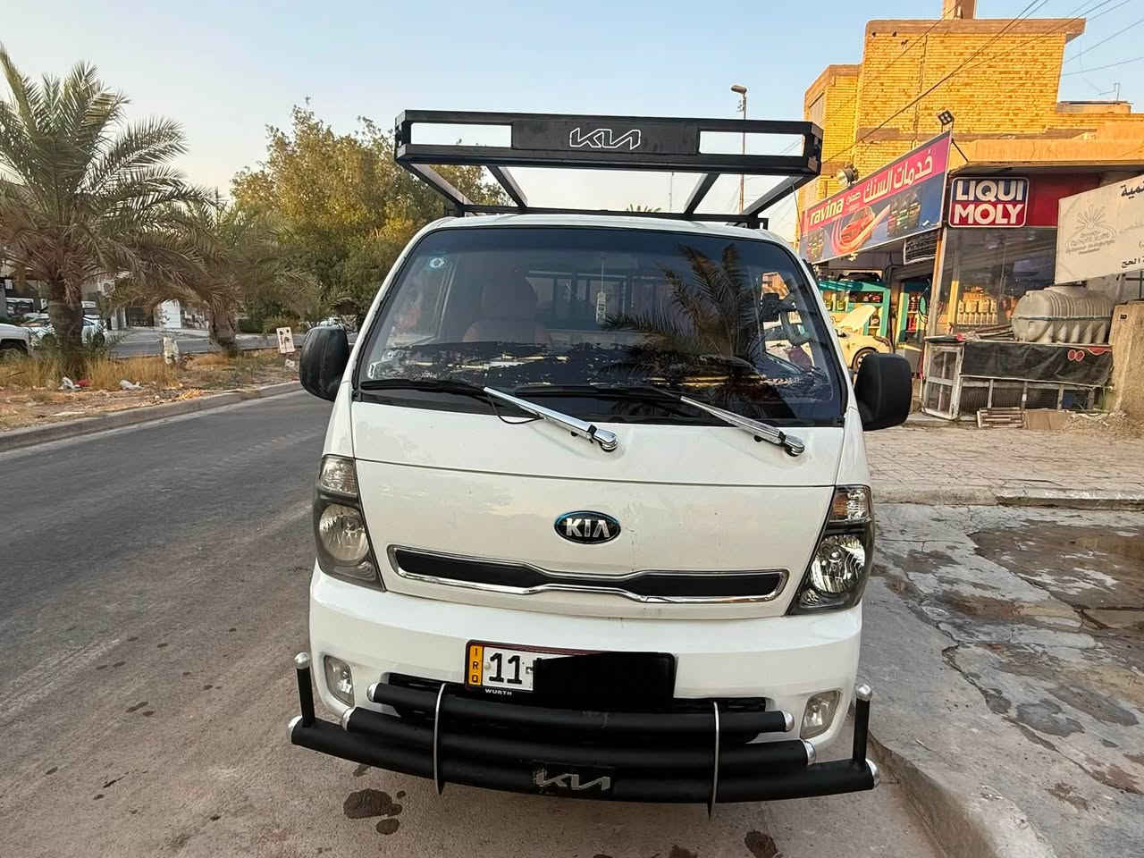 السلام عليكم كيا بنكو موديل 2016  رقم بغداد وإنكليزي بسمي تحويل مباشر مصفره ضربه وغرمات محرك 2700 محرك كير خير من الله لا تنقيص ولا تبخير بيه ضربه صغيره جهت اليمين مال سايق صبغ قليل باقي كفاله تخم تاير جديد 6 تايرات شادهن جدد ترايك وين ما يعجبك السعر 115$ وبيه مجال *********** بس المحجر مسوي ب500 بالعافيه عل يا خذه مكان السياره بغداد شارع فلسطين
