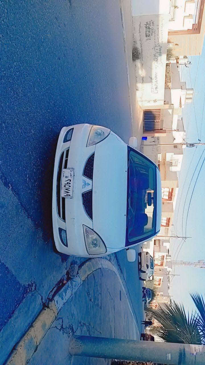 لانسه ر موديل ٢٠١١توماتيك ناوزه رد فورميكه سه نه وي له كه ل دايه كيشه ي مه ده ني به شه رت بشت بيشي كه بسه براوه وه ركه ران به شه رت ٤تايه ي لوك ته بريد كاره باي كشت كياني به شه رت مالي مه ده ني به شه رت شوين هه ولير سحر ٤٠مه جال *********** نمونه له جواني أربيل, العراق
