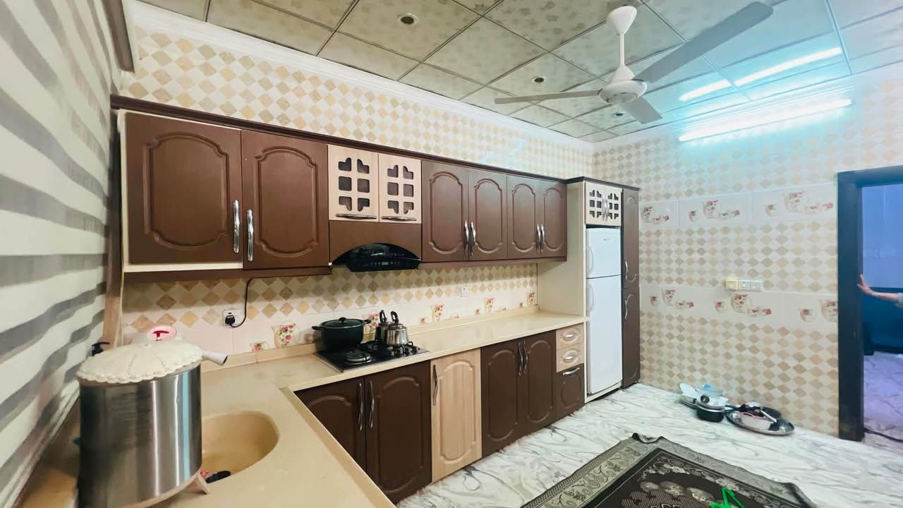 كونتر ئةلةمنيوم دةركةكاني دارة بي عةيبة 
سعري ١ مليون 
رةقةمي ساحيبي ***********
هةولير 
*********** أربيل, العراق

نص مكتوب في الصور:
- Crop