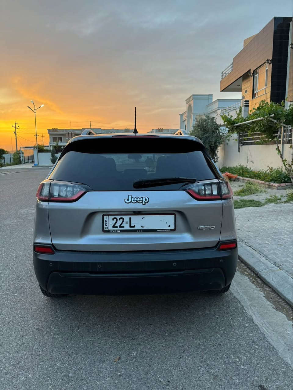 JEEP CHEROKEE-- 2019
سلام عليكم
جيب شيروكى بزون رقم ربيل
قطعتين صبغ بدون ايرباك
 
4 سلندر 2.4 تنفس طبيعي 
الكاميرا الخلفيه
 رادار امامي 
حساسات خلفيه 

 كشنات جلد مواصفات latitudeus 
 صورالحادث مرفقه
سعر 150 و بي مجال
📍العنوان.اربيل 
☎️*********** أربيل, العراق
