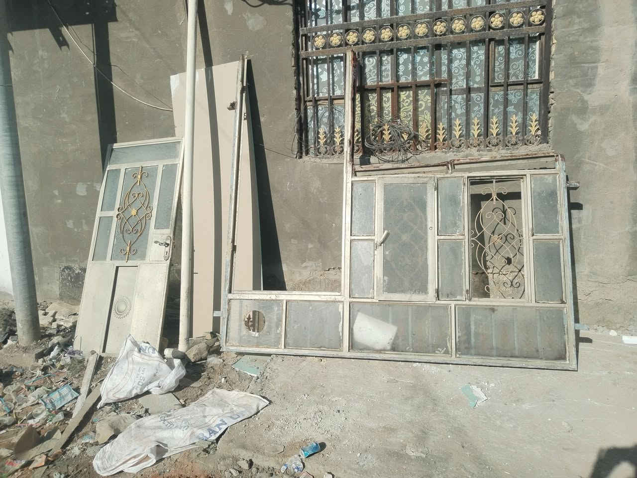 🔻باب وشباك سوه العرض 2ونص متر 

ارتفاع باب 2متر وارتفاع شباك 150سم

بيهن خياسات من جوه فقط 

مكاني حي العسكري الغربي 

رقمي. ***********
