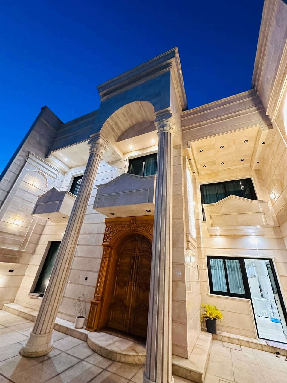 بيت للبيع المساحة ٣٨٥ متر
الواجهة ١١ / بناء vip درجة اولى
يحتوي على #استقبال #مطبخ #بارك #٨ غرف سويت #خدمات
#شلال داخلي 
آلموقع 📍الشعب حي العقاري الاولى موقع ممتاز✨
للأستفسار آكثر الأتصال على الأرقآم 
***********
***********
الأخوين للوساطة العقارية 
المكتب مجاز رسيماً - ووكيل منصة العقارية 
استثمر بأمان
