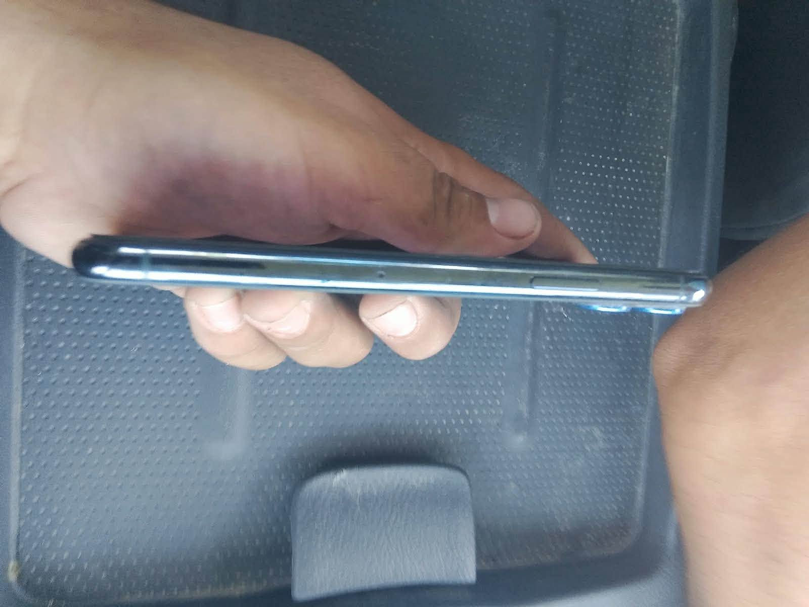 سلام عليكم
آيفون 11برو ابلادي ذاكره 256
بطاريه 72
سعر 260اوبي مجال 
***********

نص مكتوب في الصور:
- LTE ١٠:٥٧ حول الاسم iPhone إصدار iOS 27.0 اسم الطراز iPhone 11 Pro رقم الطراز MWCC2J/A الرقم التسلسلي C39CP2J1N6Y9 انتهت صلاحية التغطية سجل تاريخ القطع والخدمة الأغاني الفيديوهات ٣١ الصور ٦٥
- ١٠:٥٨
- حالة البطارية والشحن
- رسالة مهمة حول البطارية
- حالة بطارية هذا الـ iPhone متدنية جدًا.
- يمكن استبدال البطارية عن طريق أحد مزودي
- خدمة Apple المعتمدين لاستعادة الأداء والمستوى
- الكامل للأداء والقدرة.
- العثور على خيارات الخدمة...
- الحد الأقصى للقدرة
- ٧٧٪
- هذا قياس لقدرة البطارية مقارنة بقدرتها عندما
- كانت جديدة. قد تتسبب القدرة المنخفضة بتقليل
- ساعات الاستخدام بين عملية الشحن والأخرى.
- أقصى قدرة للأداء
- ستساعد الأنظمة المصممة في النظام والمكونات في
- تخفيف آثار الأداء التي قد تلاحظها أثناء التقدم
- الكيميائي في عمر بطارية الـ iPhone.
- شحن البطارية المحسن
- للحد من استنزاف عمر البطارية، يتعلم الـ iPhone من
- عادات الشحن اليومية، بحيث ينتظر ولا يتجاوز
- ٨٠٪ حتى يحين موعد حاجتك إلى استخدامه.