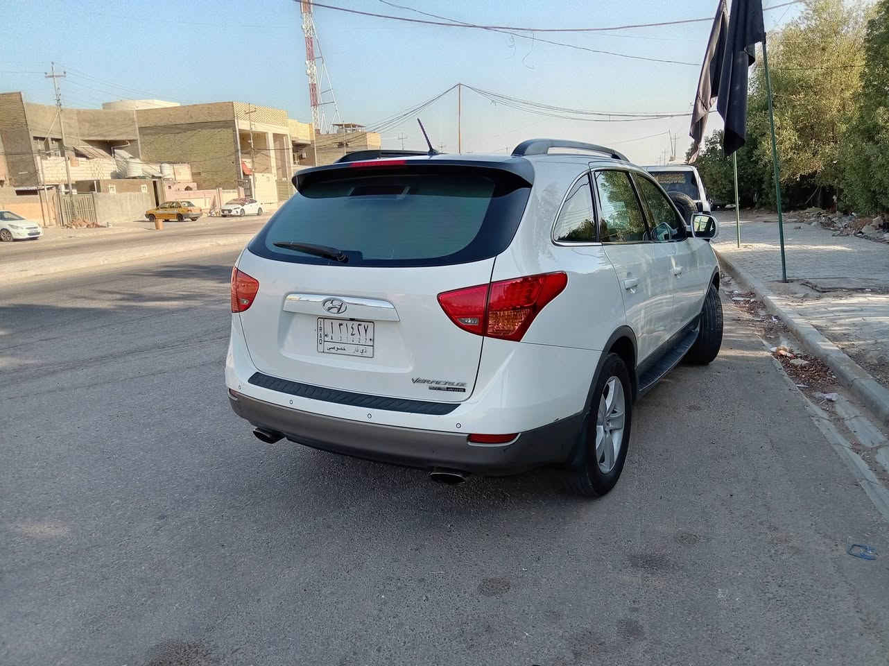 🚗 للبيع: هيونداي فيرا كروز 2012
سيارة عائلية، فخمة، ومتينة.. جاهزة للمشي وما تحتاج أي مصروف!
 * الموديل: 2012
 * المحرك: 6 سلندر (3800) – محرك قوي وهادئ
 * الجير: أوتوماتيك (ممتاز)
 * الحالة الفنية: محرك وجير وتكييف بحالة ممتازة جداً ❄️
 * المواصفات:
   * صالون واسع ومريح جداً (3 صفوف أسرّة / 7 ركاب)
   * تبريد  (أمام وخلف)
 
💰 السعر المطلوب: [ 130 ] (قابل للتفاوض)
📞 ***********
