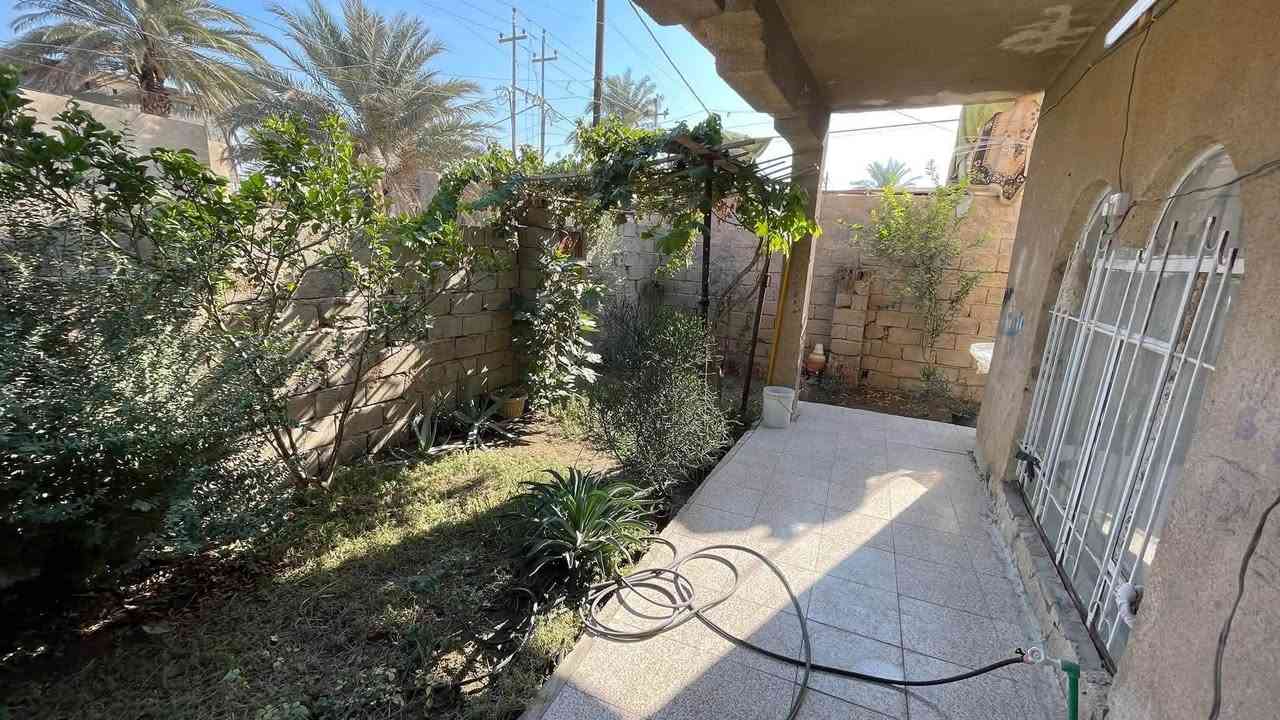 دار للبيع 
بيت مساحه 300. متر
مكان حي رساله قرب مطعم حماده
واجه 15 نزال 20
ويحتوي:-
على غرفتين نوم
مبطخ
وحديقه
استقبال
صاله
سعر 120م
للاستفسار اتصل// واتساب :- ***********
