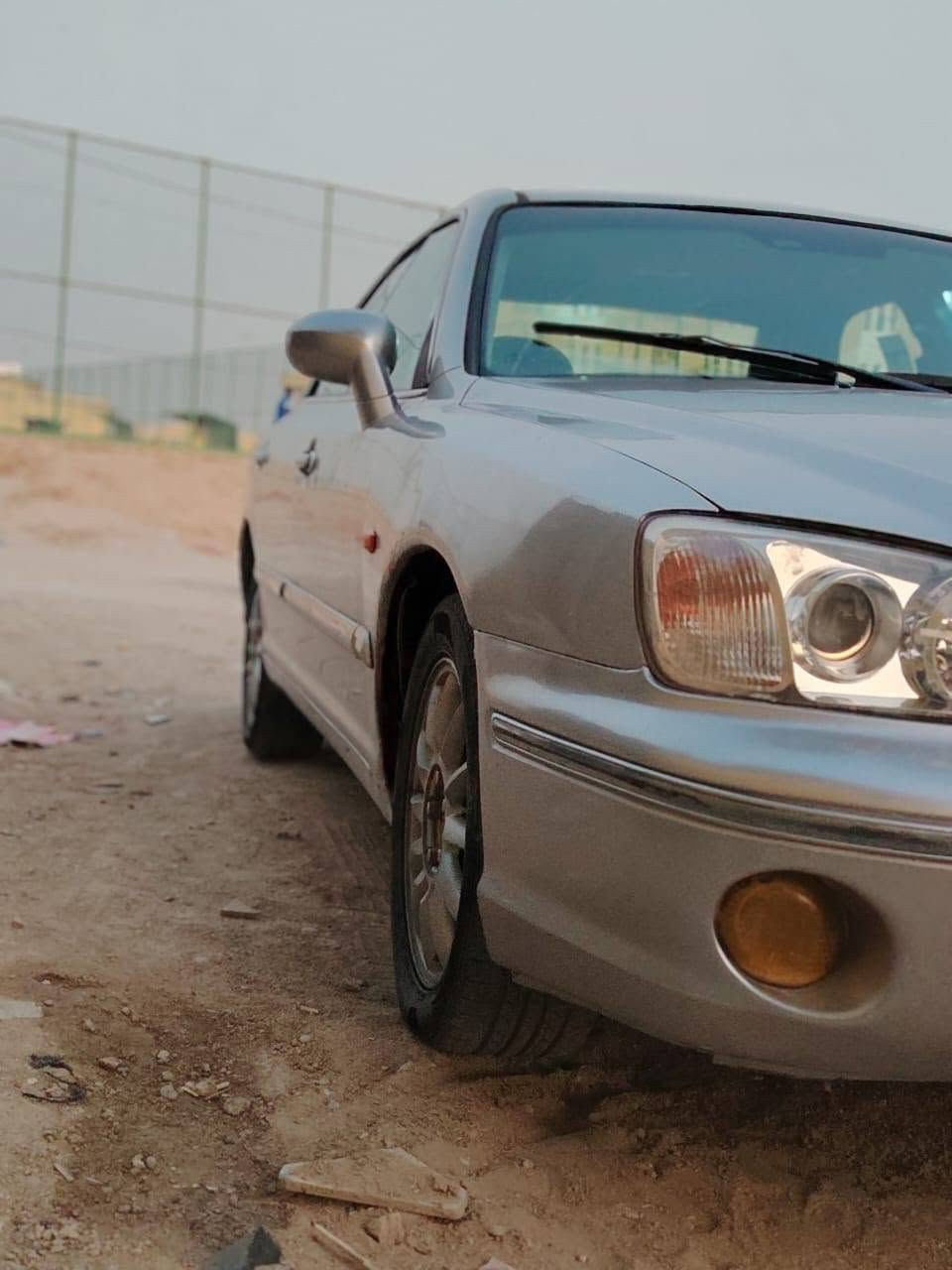 سلام عليكم شباب سوناتا موديل ٢٠٠٤ مكفوله من الضربه والگص والنقل بس مصبوغه جماليه فقط  تبريد شغال وأي نقص ما بيها السيارة سعرها ٦٠ ورقه وبيها مجال بسيط ***********
