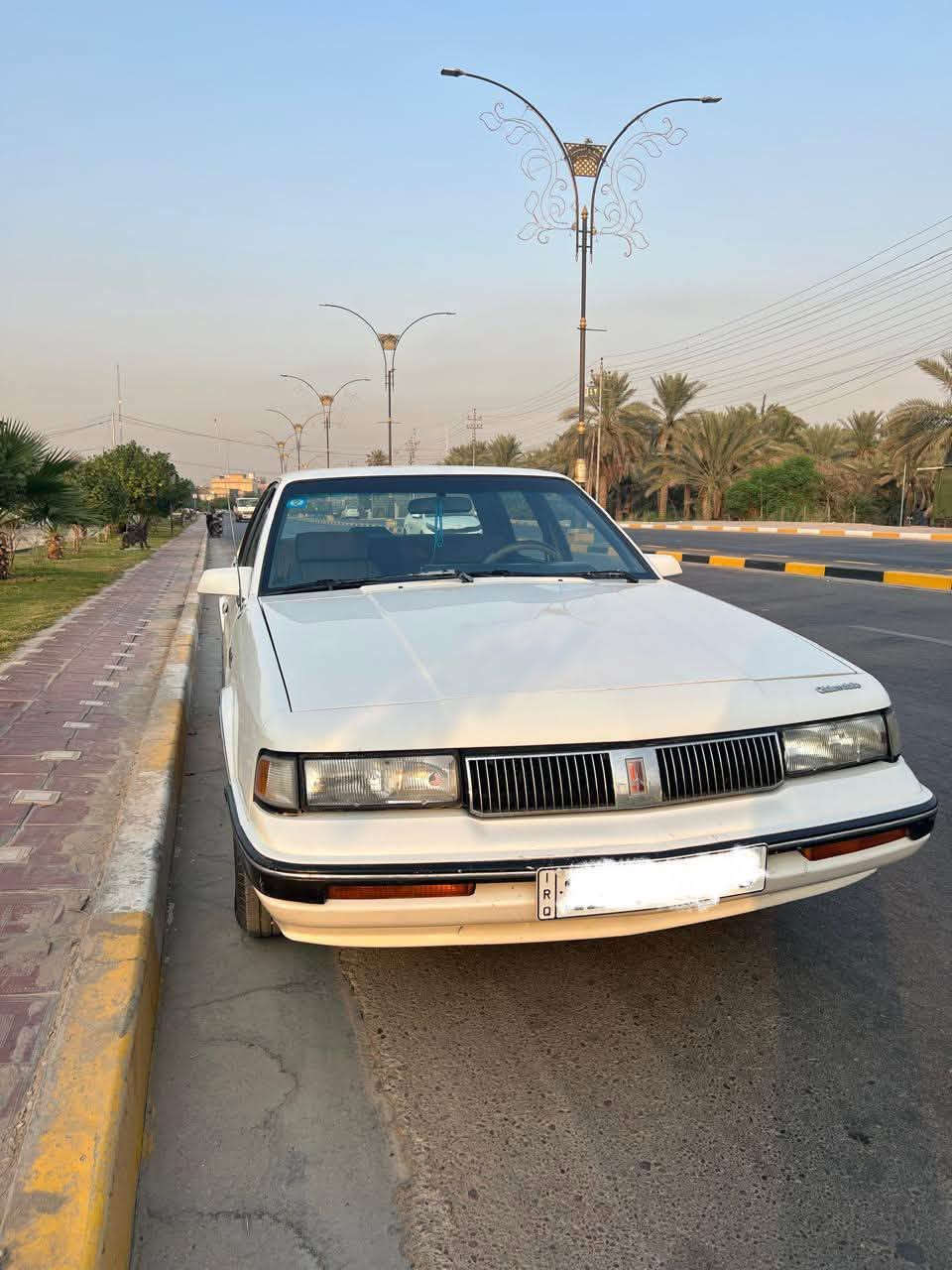 اولدز موبيل
موديل 90
لون ابيض 
رقم بغداد انكليزي بأسمي
تخم تاير جديد
تبريد شغال ثلج 
كير ومكينة مكفول
بيها مكانات صبغ بسيطة
مكان السيارة كربلاء / شارع السيدة زينب قرب فندق البارون
السعر 55 وبي مجال
رقم الهاتف ***********
