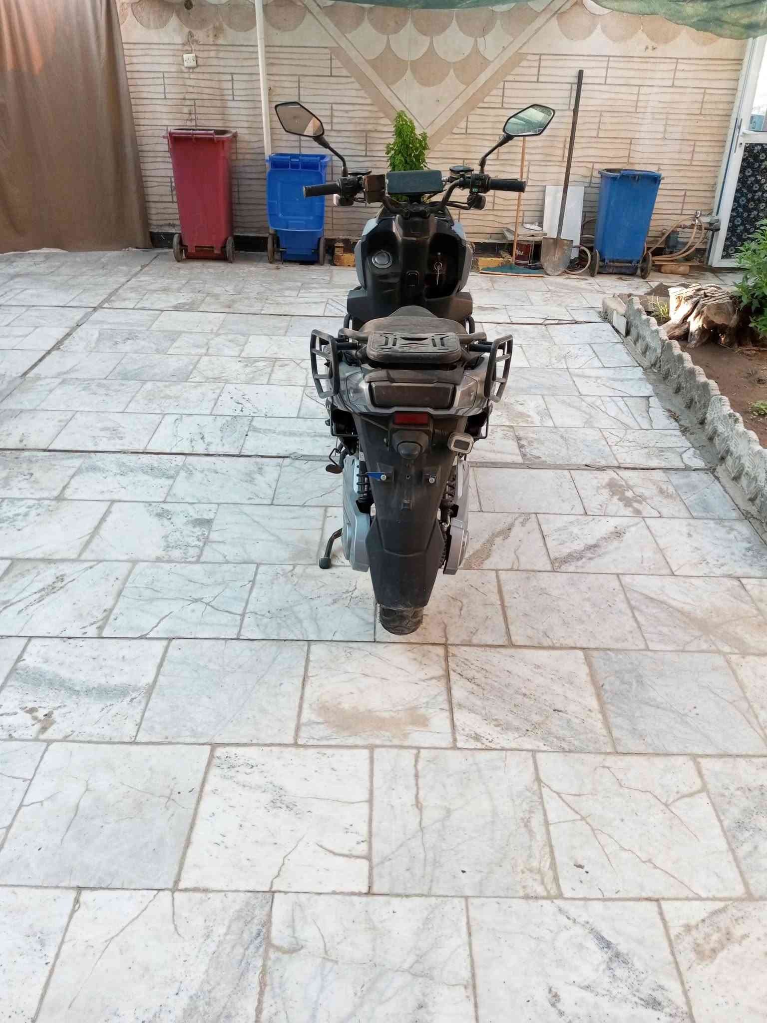 ماطور اباتشي للبيع نوعيه راقيه مع تايرات جديده مشتري بمليونين وكسور يحتاج تبديل بطاريته اللي يعرف قيمته ونوعيته وينطي بيه بسعر معقول بالعافيه عليه والوصل موجود *********** واتساب 🌷
