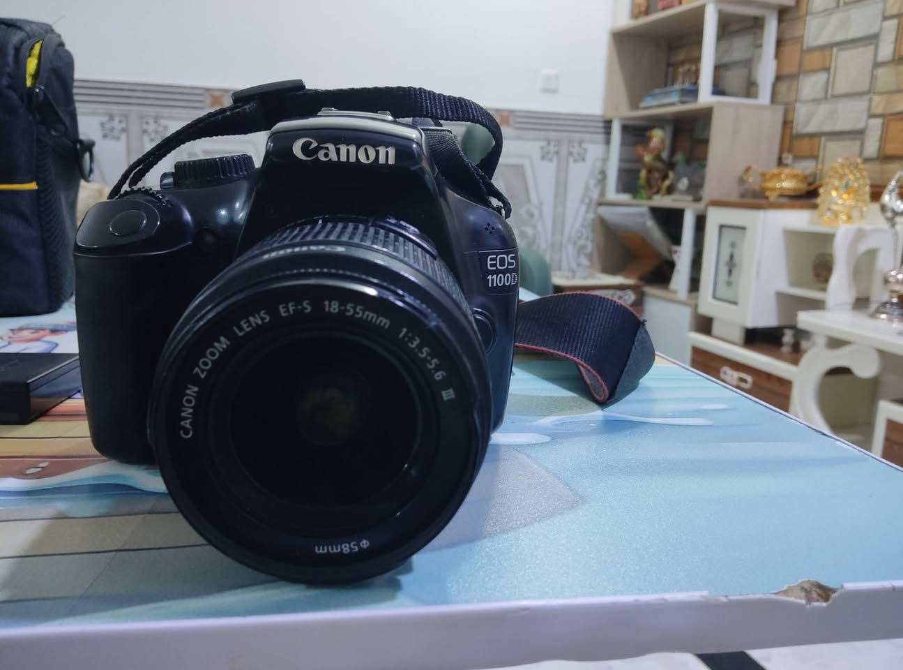 السلام عليكم كامره canon EOS1100D للبيع نضيفه استخدام شخصي وياه رام 32GB و واير تربطه على الحاسبه وجنطه سعره 300 الف وقابل للتفاوض مكاني ذي قار الشطره توصيل ما عندي موجود على الماسنجر وهذا رقمي ***********
