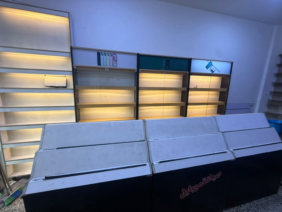 فاترينات للبيع كلهن على متر فقط الواجهيه 240 عرضه كلش نضيفات للبيع مكاني البنوك ***********
