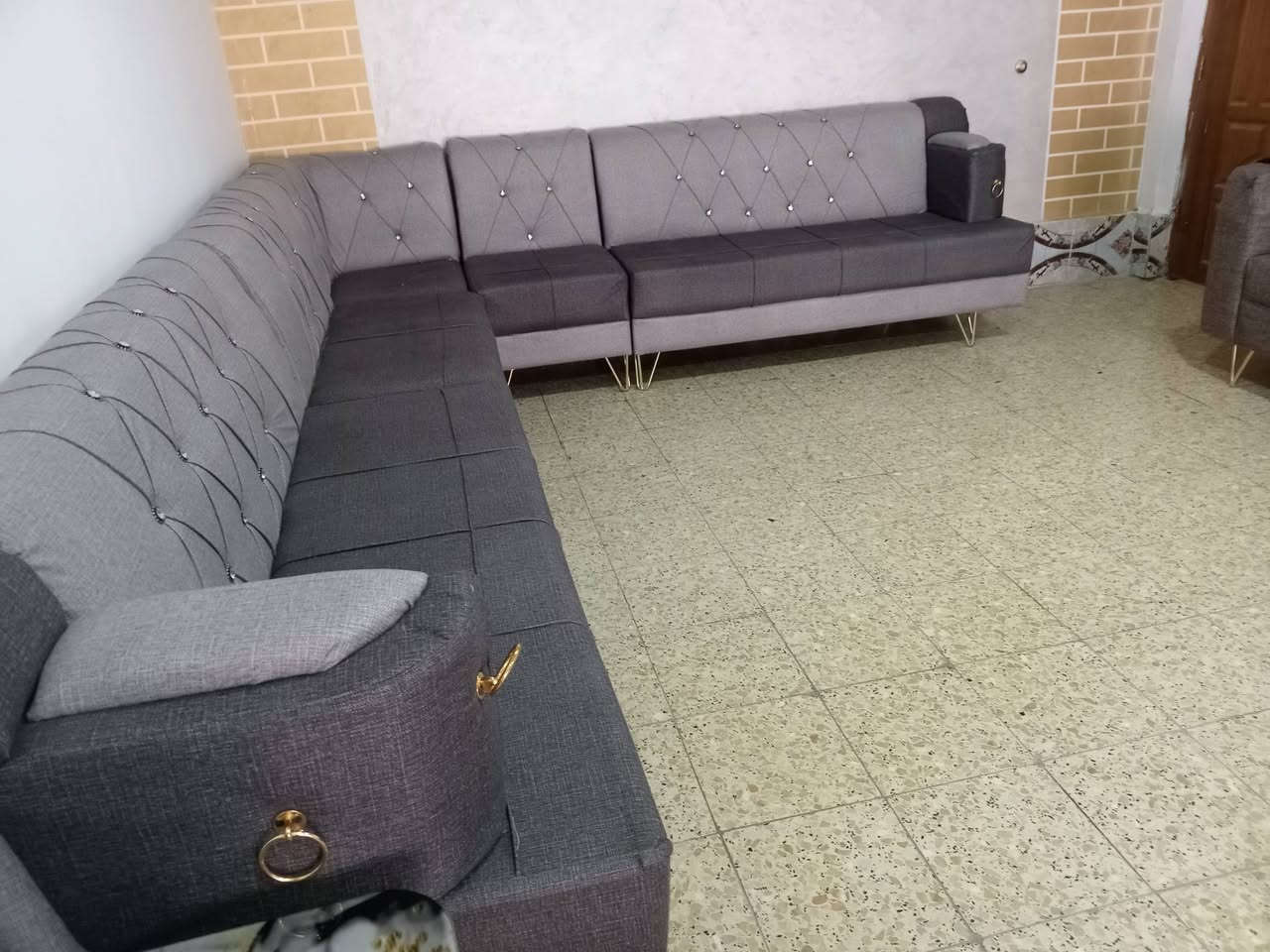 ديوان ١٠ مقعد جديد شغل ثكيل ارضيه بلوك اسود للبيع شراي يتصل على رقم ***********
