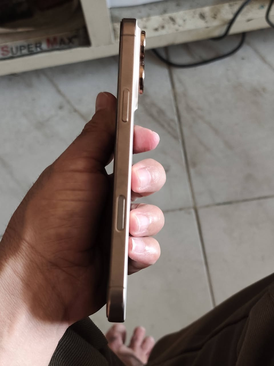 آيفون 16 برو ماكس دبل شريحه يعني خطين ذاكره 256 بطاريه 99 مشحون 122 مره غراضه كامله ومكفول السعر 1460 وبي مجال ***********

نص مكتوب في الصور:
- ١١:٠٤
- حالة البطارية
- عادية
- تعمل بطارية iPhone هذه على النحو المتوقع. حول البطارية والضمان...
- الحد الأقصى للقدرة
- ٩٩٪
- هذا قياس لقدرة البطارية مقارنة بقدرتها عندما كانت جديدة. قد تتسبب القدرة المنخفضة بتقليل ساعات الاستخدام بين عملية الشحن والأخرى.
- عدد الدورات
- ۱۲۲
- هذا هو عدد مرات استهلاك iPhone لقدرة البطارية.
- معرفة المزيد...
- تاريخ التصنيع
- آب ٢٠٢٤
- أول استخدام
- تشرين الأول ٢٠٢٤