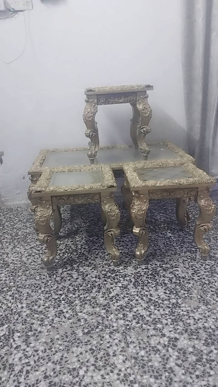 ميز للبيع مع ٣ طبلات ب٥٠ وبي مجال
***********
