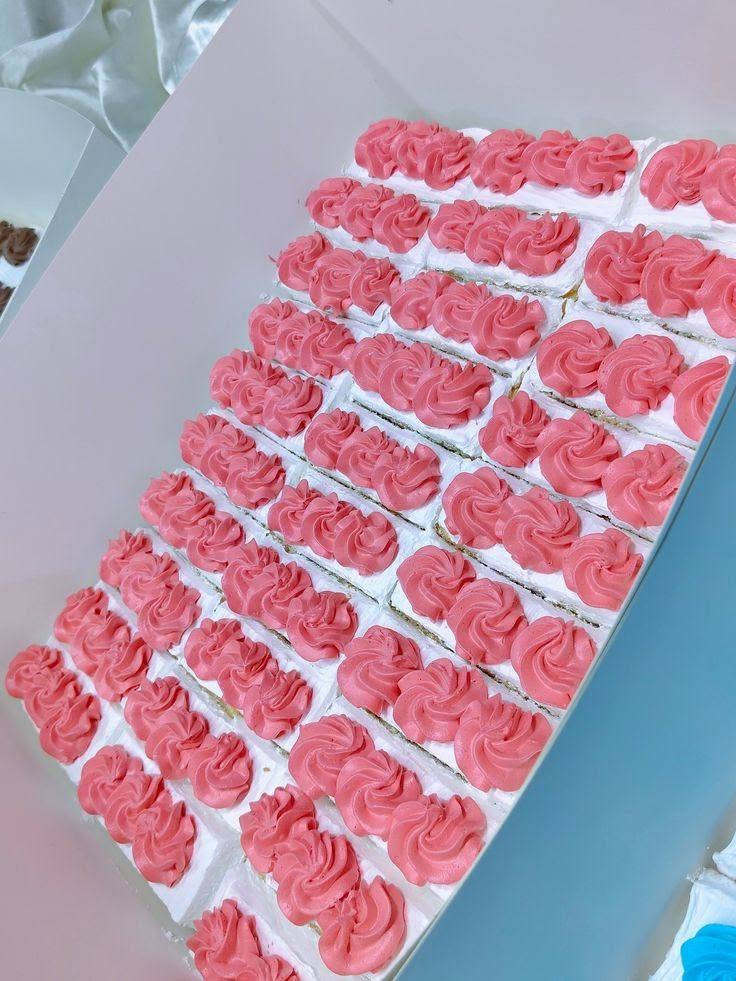 .

فرحة زهره✨🎂 حجوزات كيك فرحة زهره مفتوحة 🎂✨

إذا عندكم عيد ميلاد، نجاح، خطوبة، تخرج أو أي مناسبة حلوة، خلي كيكتكم من فرحة زهره 💖

🍰 كيك طازج وطعم يجنن.🎀 تنسيق وترتيب حسب طلبكم.💝 أسعار مناسبة وجودة تفرحكم.

📌 لا تتأخرون بالحجز، المواعيد تمتلئ بسرعة.📩 راسلونا على الصفحة واحجزوا موعدكم من هسه.

فرحة زهره... نضيف لمسة حلوة لكل فرحة.
كيك معجنات الغزاليه
***********
