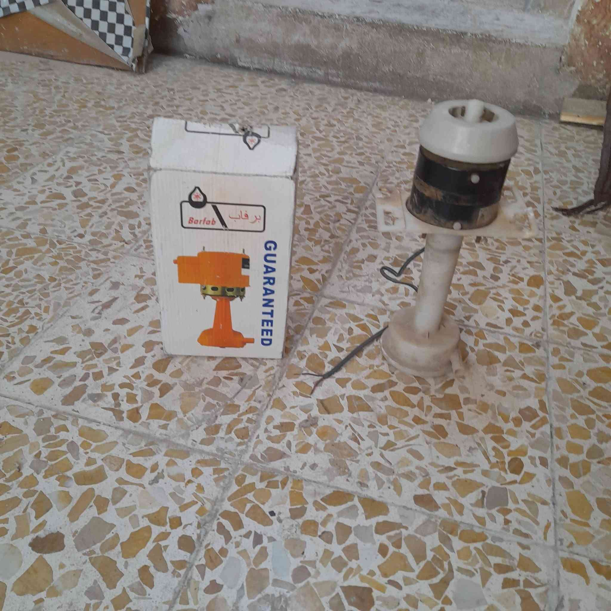 قفص مكيف مضبوط عدد ٢ الواحد ب٢٥ الف و  واتربم بم كونفيرا ب١٠ الف و واتربم برفاب ب١٠ ال وستلايت مع اولمبي سترونك نظيف وقفص اخر كان مربوط مباشر على مربع الشباك ب١٠ الف ويرهم ميز مبرده ايضا زعفرانيه شراي خاص او تواصل وات ساب***********
