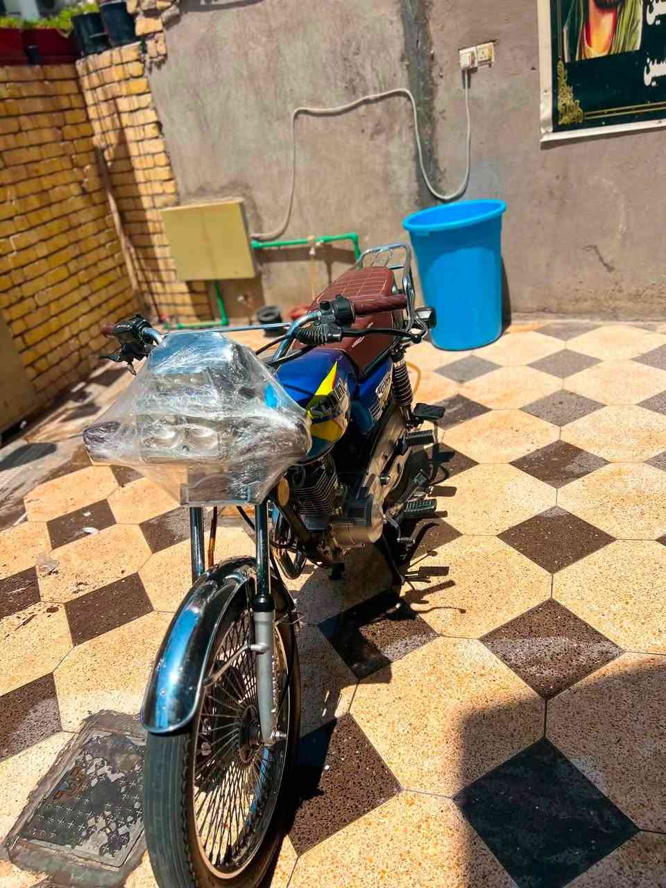 السلام عليكم دراجه للبيع موديل 2024 دراجه نضافه 100/80   أوراق كامله سعر 650 وبيه مجال  الرقم ***********
