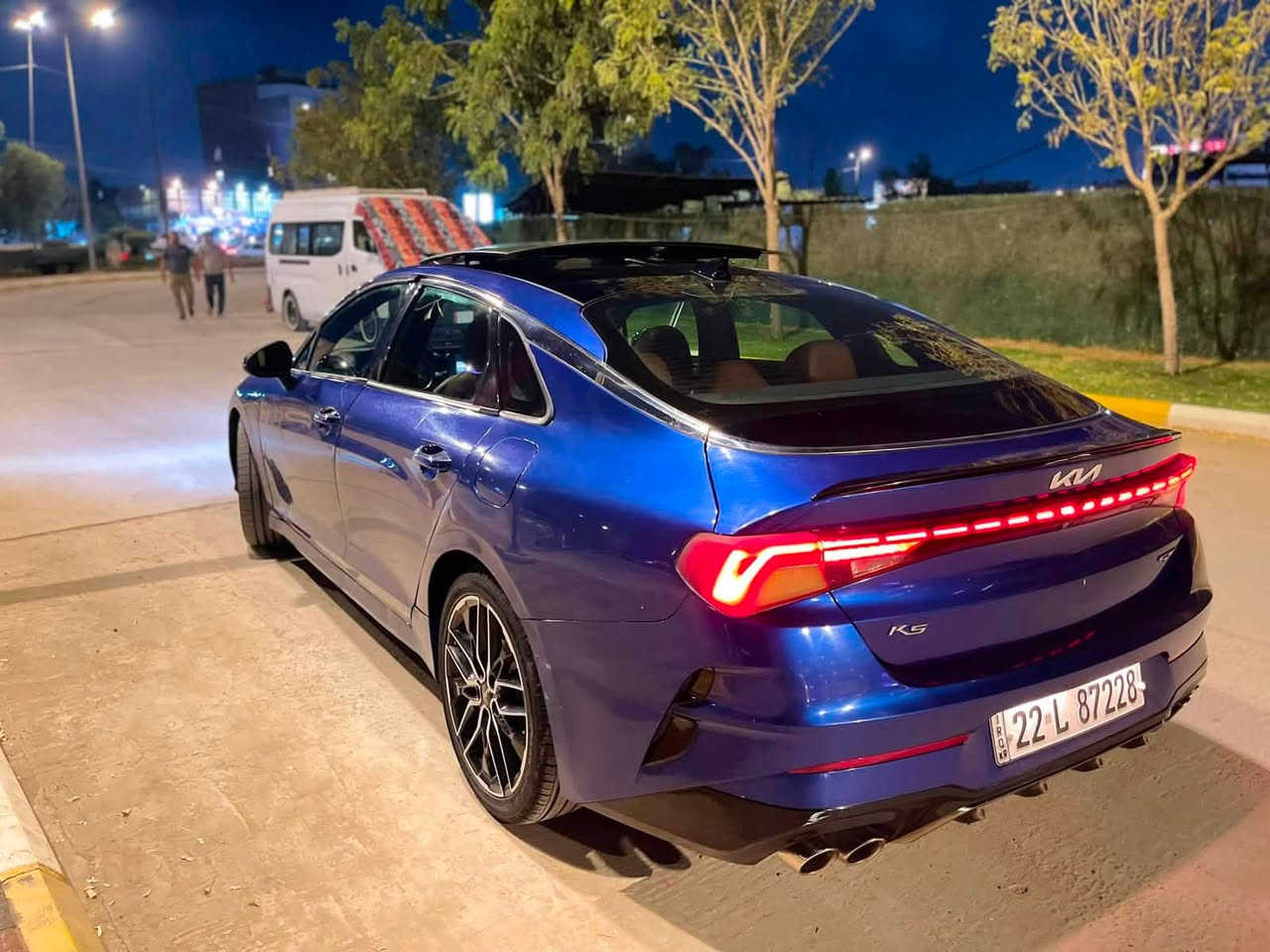 السلام عليكم
K5 موديل 2022 GT 
فول مواصفات 
كشنات مختمه جيتي 
داخل لون جوزي 
ماشيه ٧١ 
بانوراما 
بصمه تشغيل عن بعد 
فول لدات منضومه زنون 
مري شفط
تحكم ستيرن جهتين شفتات جهتين 
رادرات امامي وجانبيات 
حساسات كامره شاشه متصله 
فجوج مختمه GT  
السياره مكينه كير تبريد صدر كهربائيات كفاله 
السياره مصبوغه حزام بدون دواخل بدون شاصي بدون لغد كله كفاله

السعر ١٢٠ بيه مجال
مكاني بغداد الدوره 
رقم الهاتف ***********
