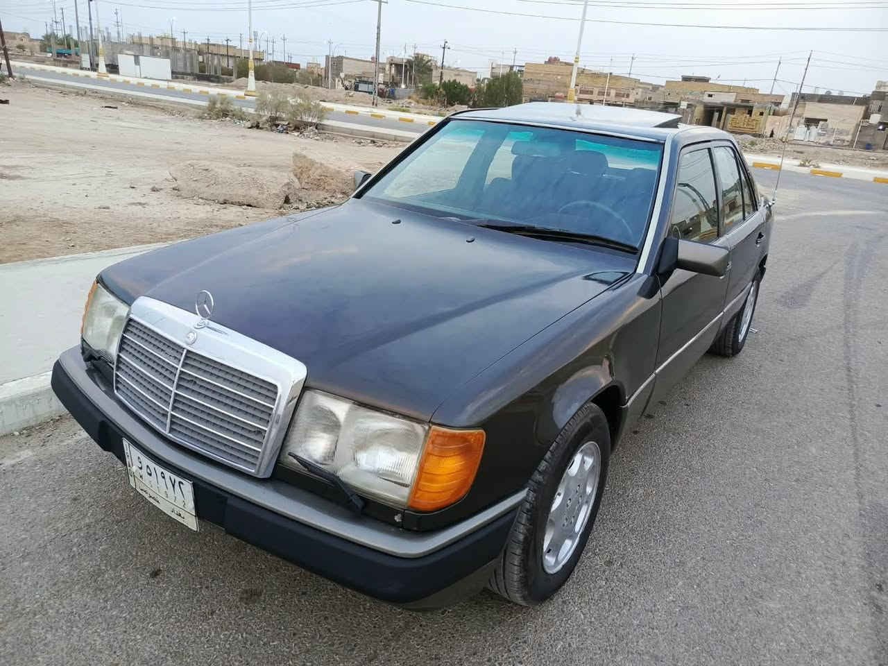 السلام عليكم مارسدس دب للبيع موديل 1988
رقم بغداد مشروع وطني سنويه 2028 
مكينه وكير بطه جديدة 3000 vvti 
حدادية أمامي وخلفي جديدة 
مصبوغه عام جمالية بدون حادث 
قواعد دبل والبرانكيت عالبلاد 
تبريد شغال وي السويج 
تخم تاير جديد 
كهربائيات كله شغاله 
سنتر لوك ريمونت 
اسلايت شغال 
لايت زنون 
تحويل مباشر 
السعر   54  بيه مجال للشراي 
***********
***********
