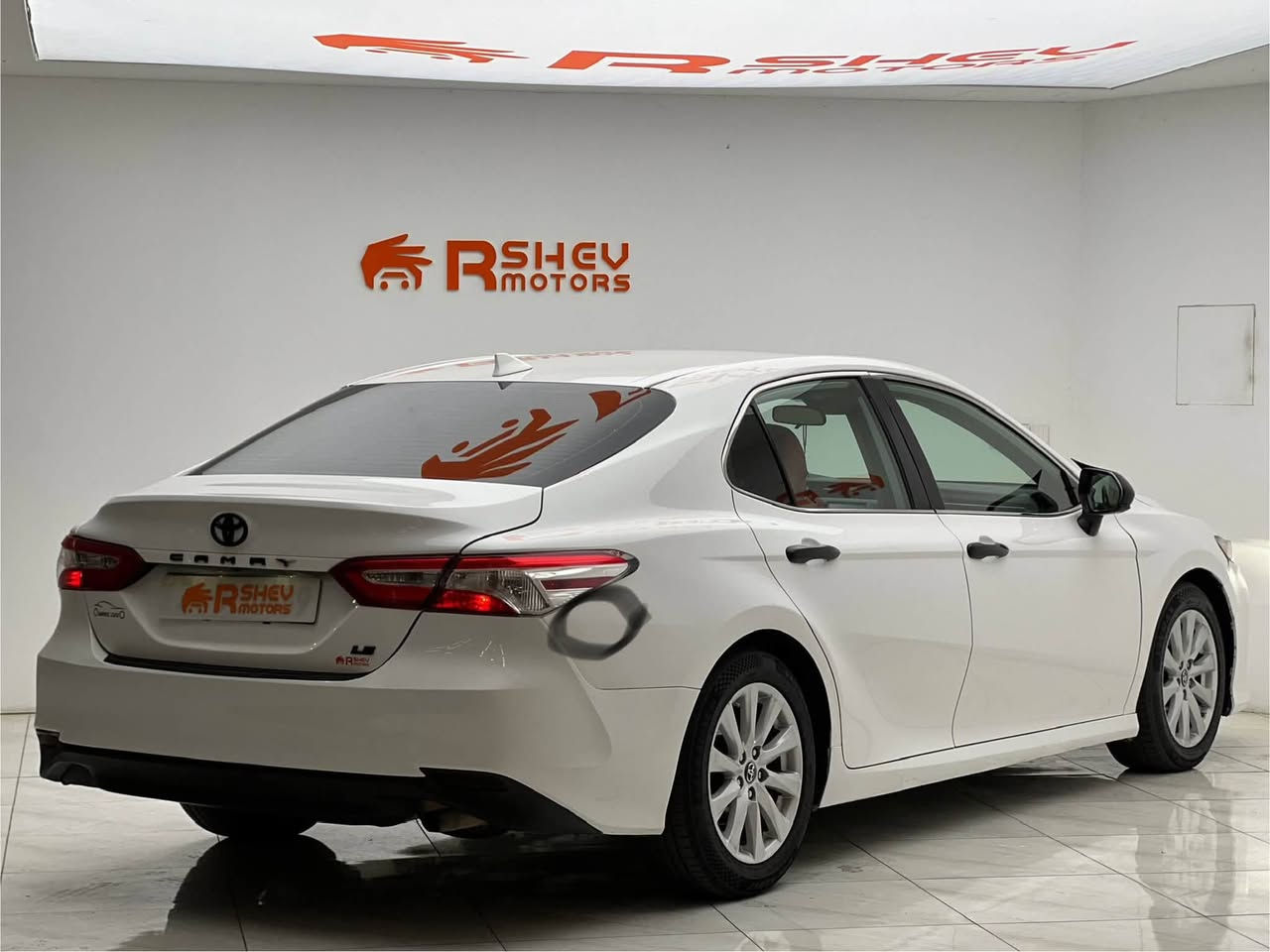 سيارة Toyota Camry
2019 LE 
كلين (Clean Title) ، تعديل بارد بسيط جدآ اقل من شبر بجاملغ الخلفي كما موضح بل صورة ، الشاصي 
4T1B11HKU173947 
المحرك 4 سلندر بسعة 2.5 ليتر يولد قوة-203 حصان 
مواصفات : شاشة 7 إنش ، تحديد سرعة ، تحديد مسار ، رادار أمامي ، كاميرا خلفية ، تغليف كشنات الى لون الاحمر جلد ،،،،، سيارة صارلها  6 سنين يمي شتريتها سفر . 
سعر (18,500$) 🔥مجال بسيط 
رقم *********** واتساب .
