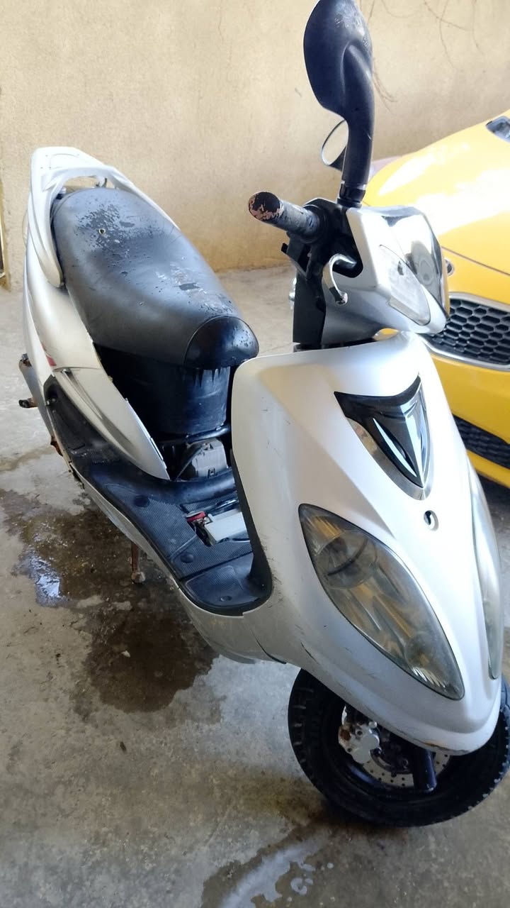 سلام عليكم دراجه فضائيه نكره سلف عوزها بس باتري كهربائيات كامله رقمي ‏‪***********‬‏ السعر 200 وبي مجال بسيط
