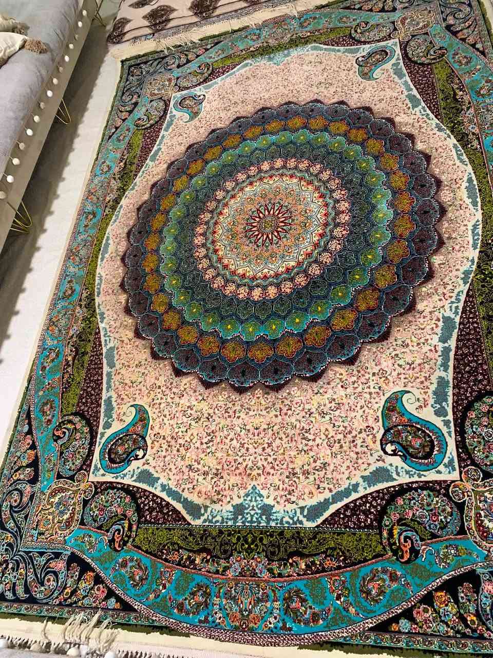 زوالي عدد اثنين كاشان 700  شانة كل وحدة قياسهه 2 في 3  للاستفسار اباتصال من على الرقم  *********** العنوان  سليمانية رابرين شارع الكوميتة خلف ماركت هميشة بازار
