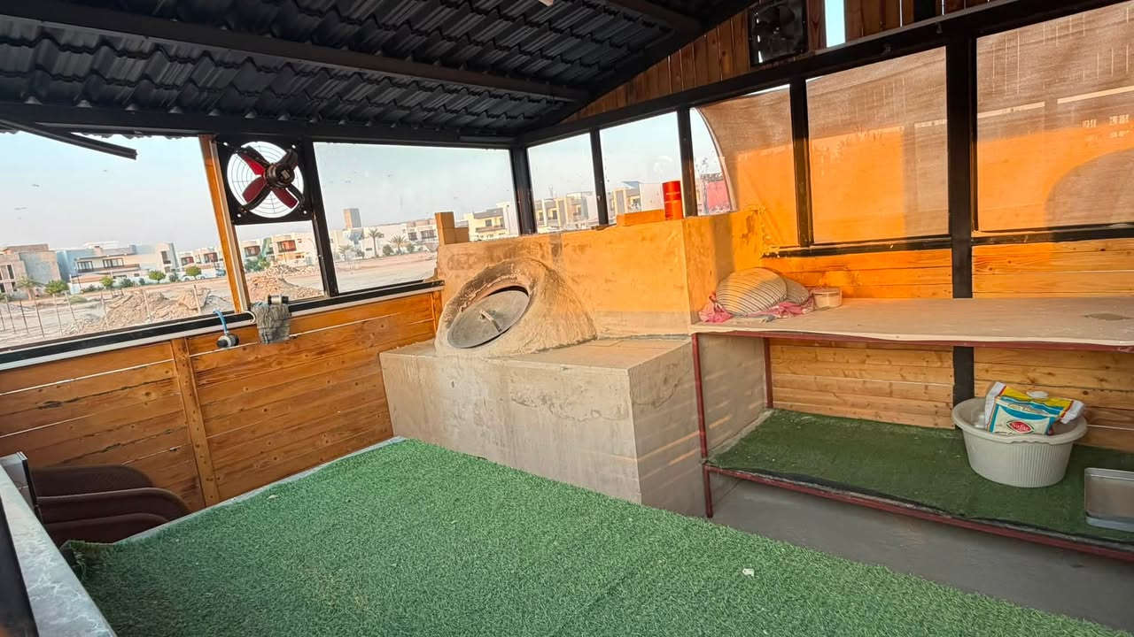 السلام عليكم … للبيع مخبز متكامل في مجمع مكي السكني ،، كهرباء ومي وادوات كامله وجاهزة للاستخدام والموقع في قلب المجمع ,,
للاستفسار اكثر حول السعر وباقي التفاصيل على هذا الرقم 
***********
