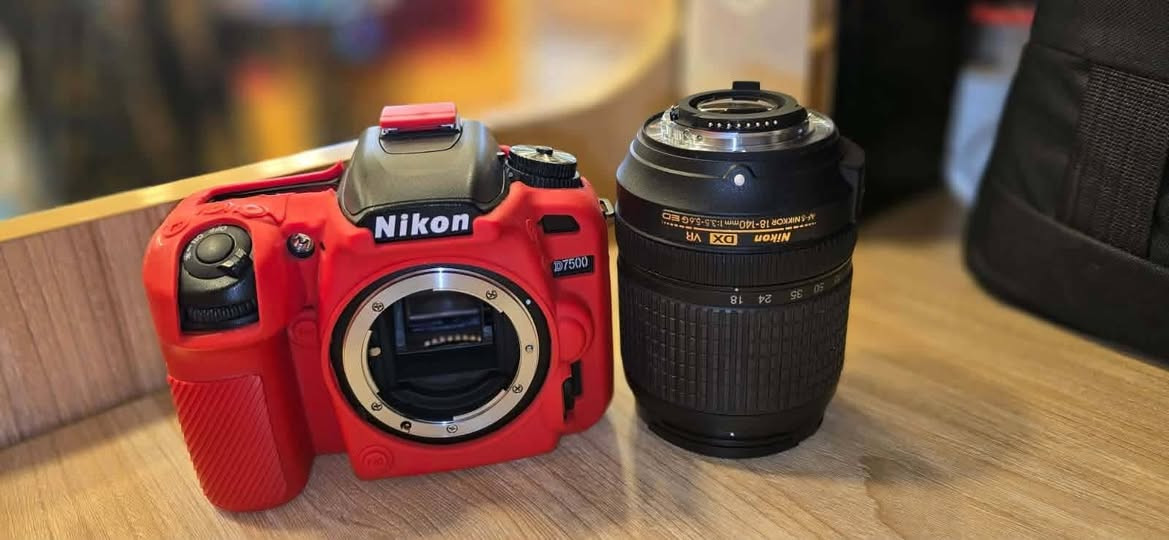 📸 للبيع كامرة Nikon D3400
✅ كامرة أصلية بحالة ممتازة جداً
✅ عدسة زوم مرفقة 18-55
✅ بطارية وشاحن أصلي
✅ كارتون موجود
✅ مناسبة للتصوير الاحترافي وتصوير المناسبات والجلسات
الكامرة نظيفة وجاهزة للعمل بدون أي مشاكل.
📩 للاستفسار راسل الصفحة
📞 أو اتصل على الرقم: ***********

