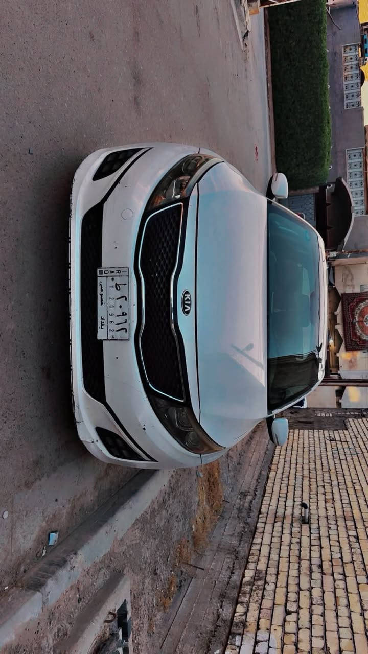 تحية طيبة كيا اوبتما للبيع موديل 2015 محرك 2400 GDI سياره فئه EXفول وارد امريكي واحد على واحد مفوله السياره 
بيها صفحه اليمين صبغ بابتين وجاملغ خلفي 
سياره خير من الله مكينه وكير مكفولات 
صدر 75‎%‎ تحويل مباشرسعرها 110 وبيها مجال بسيط 
‭***********‬

