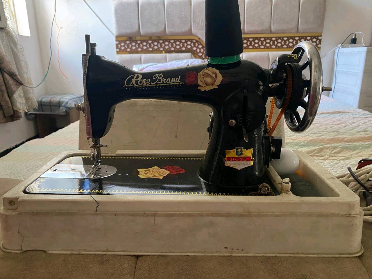 مكينه اصليه ام الجنطه للبيع قفلها ٥٠ نظيفه وخياطها نظيف سبب البيع عندي وحده ثانيه
