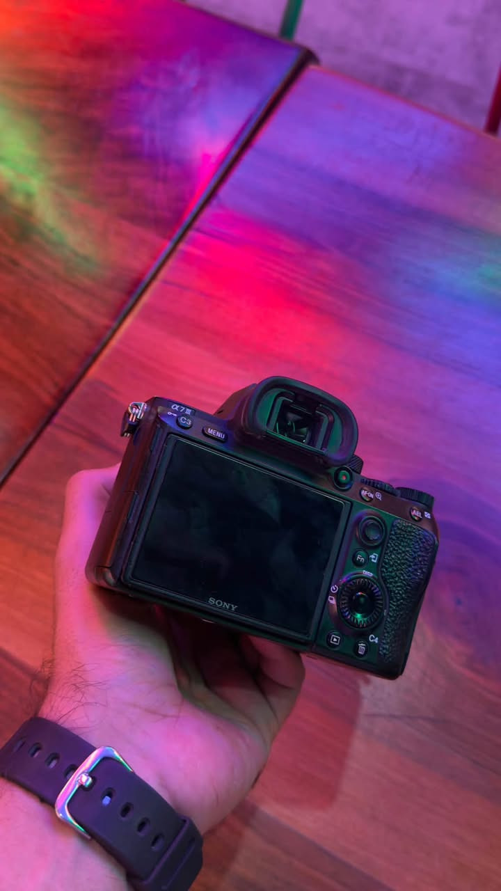 sony A7III + عدسة 50 سوني 
الشتر 29 الف
السعر 1600
غير متواجد على الفيس اتصال فقط على الرقم او واتساب ‭***********
