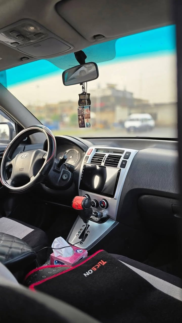 🚗 للبيع توسان موديل ٢٠٠٩ 
✅ مكينة ٢٠٠٠ دوش
✅كفاله عامه بس الباب الخلفي بيه فقط بارد 
✅كير محرك خير من الله
✅شاشه 
✅ مسويلها ادامه كامله 
 سياره جاهزة وكلشي مبين بالصور
📍 مكانها بغداد 

السعر 💵 : ١١٥ وبيه مجال
للتواصل : ***********
